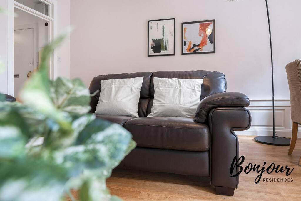 Monge Suite Old Town 2Br-1Ba, Near Royal Mile By Bonjour Residences เอดินบะระ ภายนอก รูปภาพ