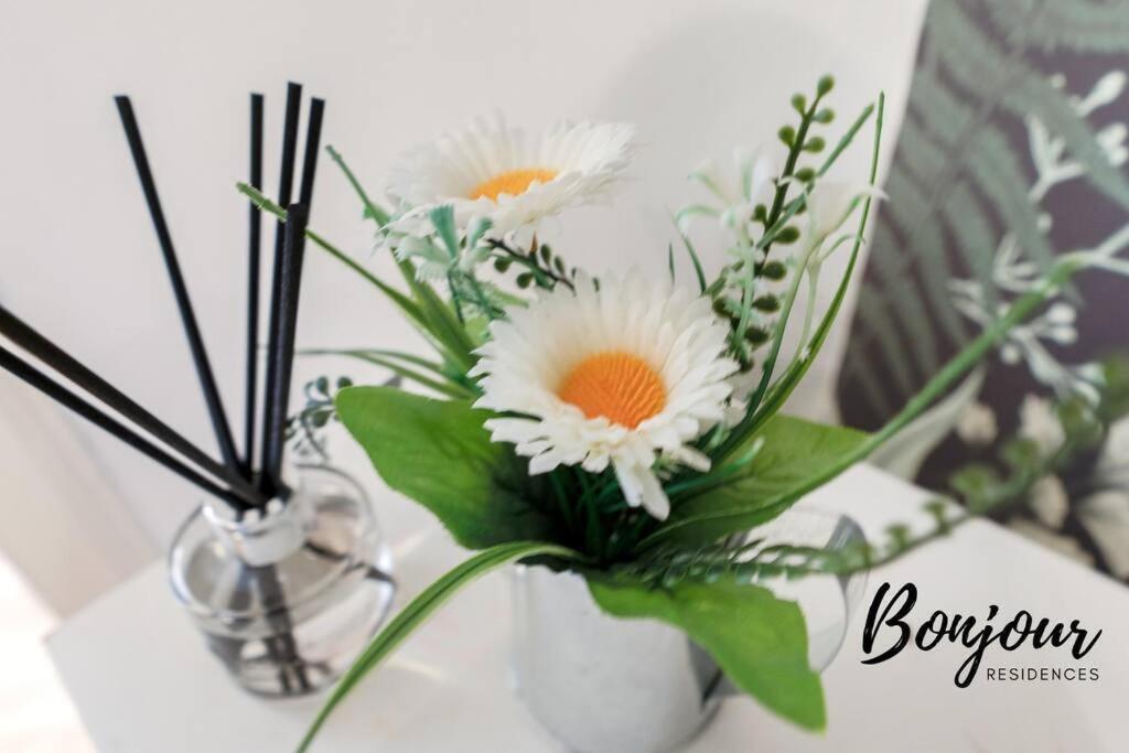 Monge Suite Old Town 2Br-1Ba, Near Royal Mile By Bonjour Residences เอดินบะระ ภายนอก รูปภาพ