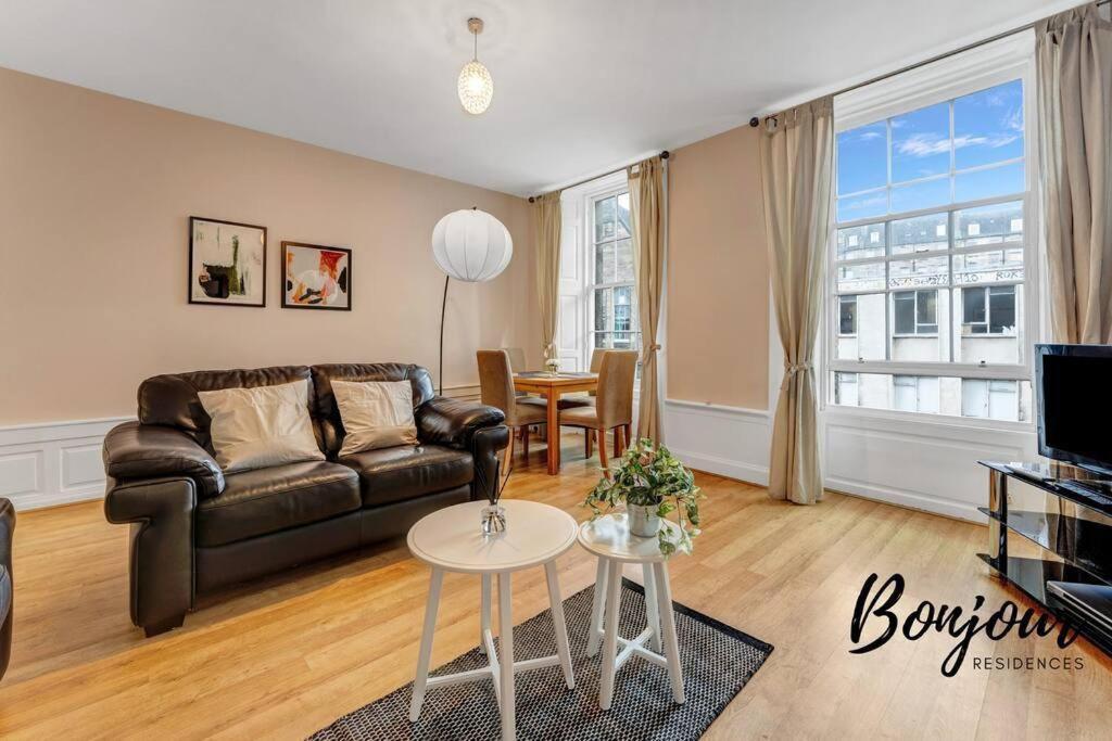 Monge Suite Old Town 2Br-1Ba, Near Royal Mile By Bonjour Residences เอดินบะระ ภายนอก รูปภาพ