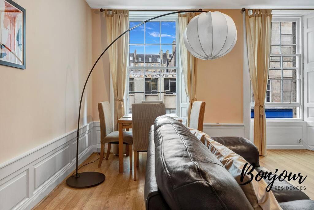 Monge Suite Old Town 2Br-1Ba, Near Royal Mile By Bonjour Residences เอดินบะระ ภายนอก รูปภาพ