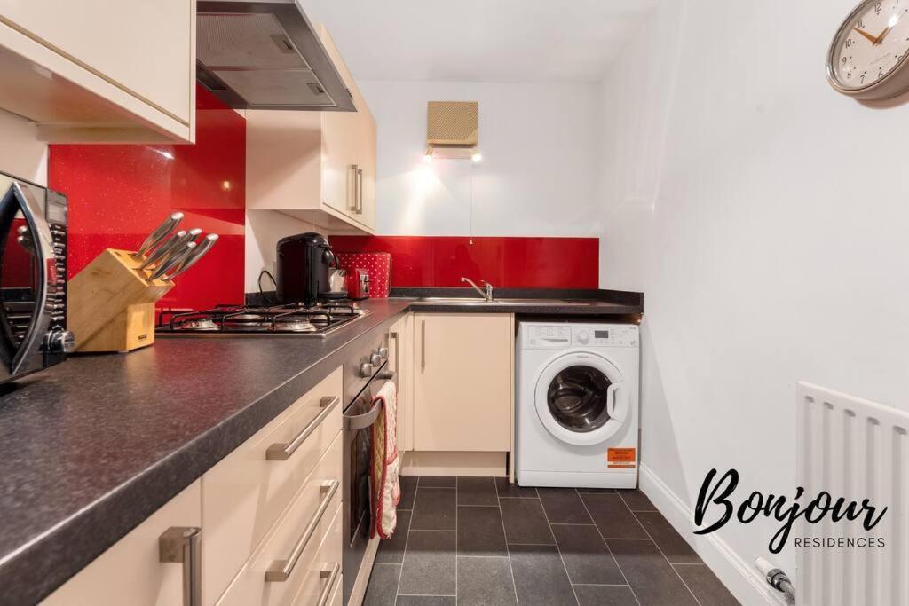 Monge Suite Old Town 2Br-1Ba, Near Royal Mile By Bonjour Residences เอดินบะระ ภายนอก รูปภาพ