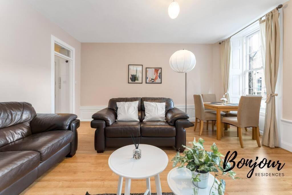 Monge Suite Old Town 2Br-1Ba, Near Royal Mile By Bonjour Residences เอดินบะระ ภายนอก รูปภาพ