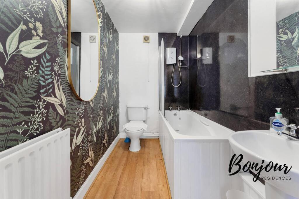 Monge Suite Old Town 2Br-1Ba, Near Royal Mile By Bonjour Residences เอดินบะระ ภายนอก รูปภาพ